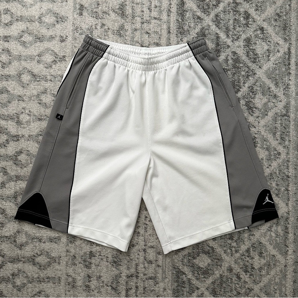 ⚪️⚫️ Men’s Jordan Large Shorts
